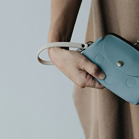 ストラップ・ショルダー