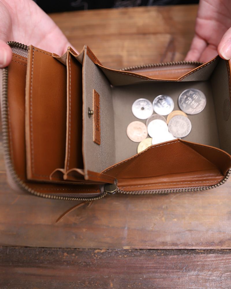 大きく開く小銭入れにびっくり「キャンディ BOX ショートウォレット