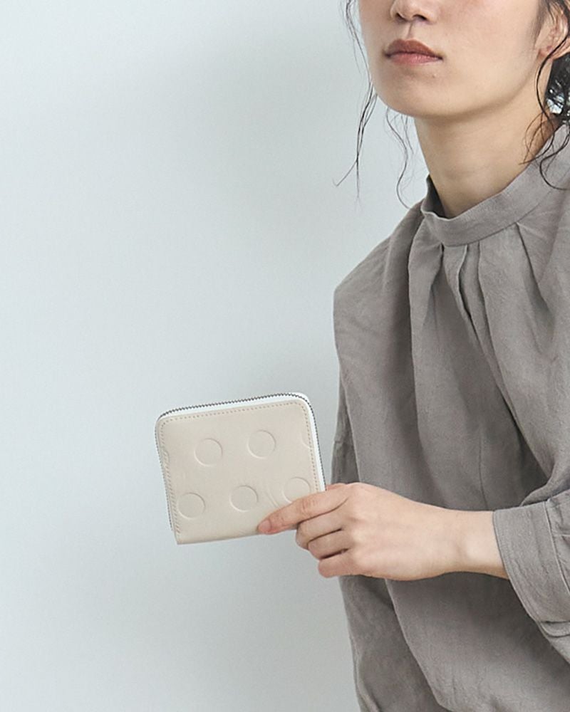 大きく開く小銭入れにびっくり「キャンディ BOX ショートウォレット