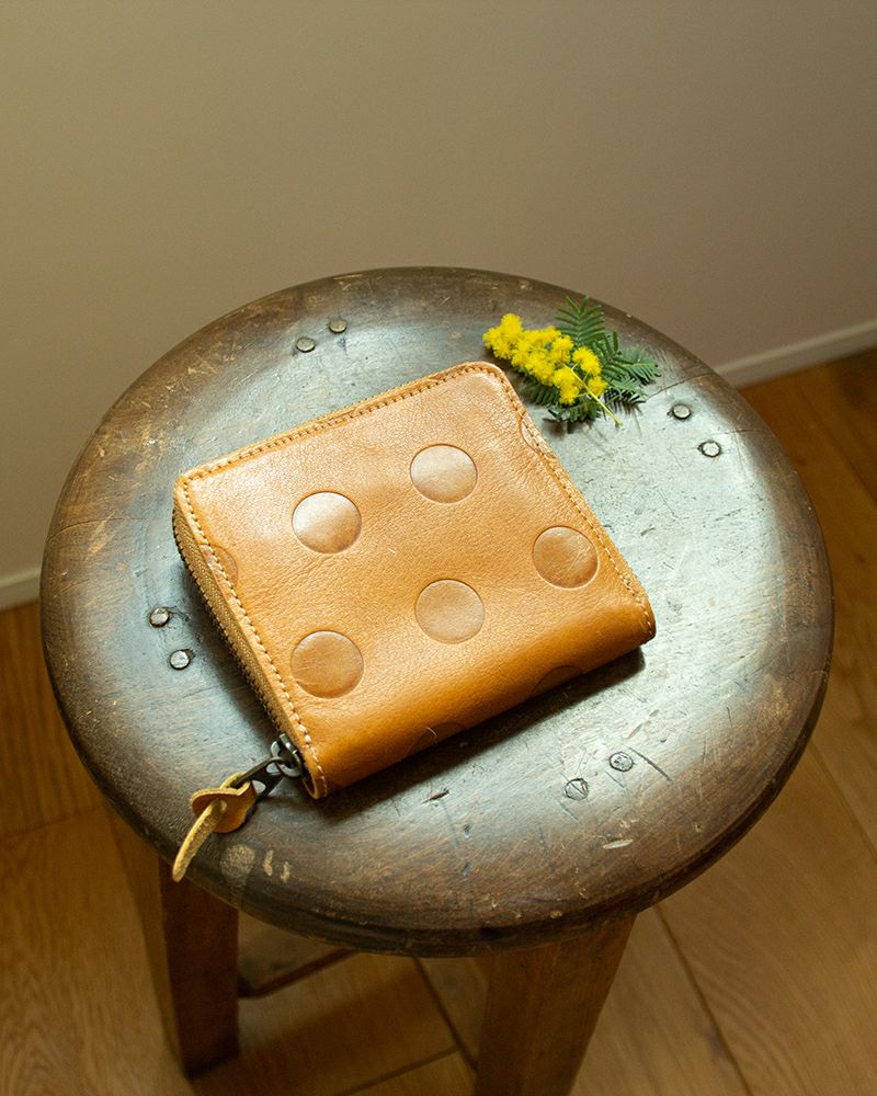 大きく開く小銭入れにびっくり「キャンディ BOX ショートウォレット