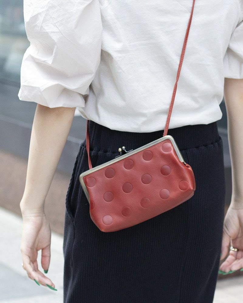 がま口ポシェットの色：チェリーレッド