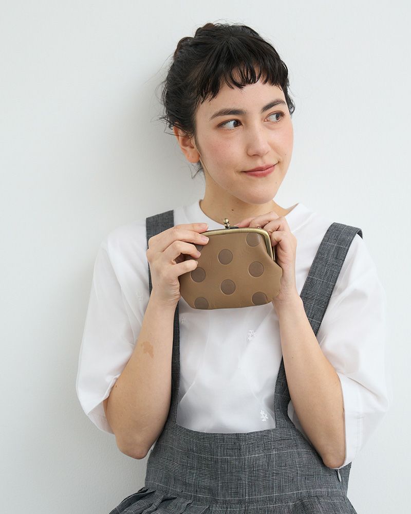 お財布、ポーチなど使い方はあなた次第。がま口の色／チャイ