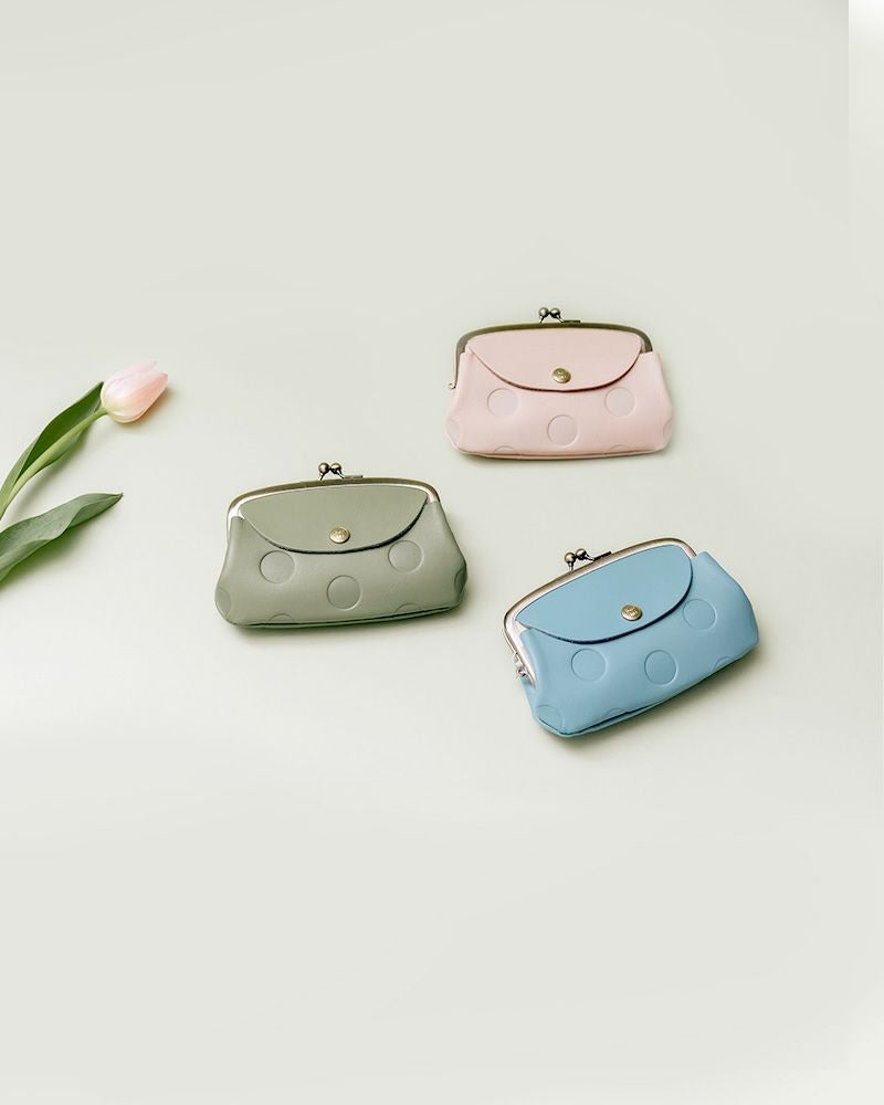 愛着が深まる牛革親子がま口財布。収納充実＆コロンとしたフォルムで毎日の支度が楽しくなる革財布。