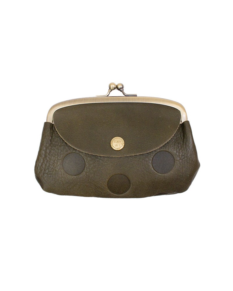 オリーブグリーン