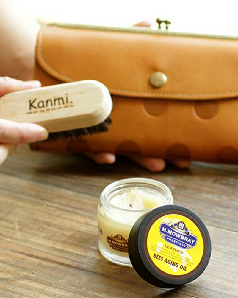 相性のいい革の魅力を引き出す】M.モゥブレィ BEE AGING OIL | Kanmi
