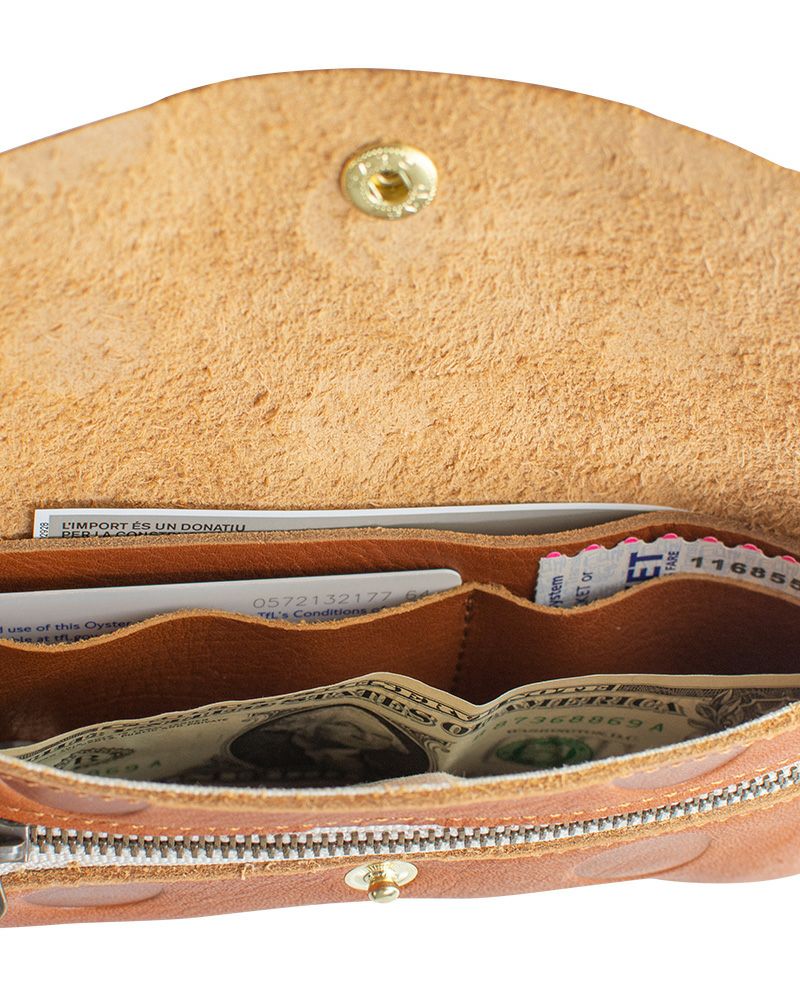 長財布の色：キャラメル