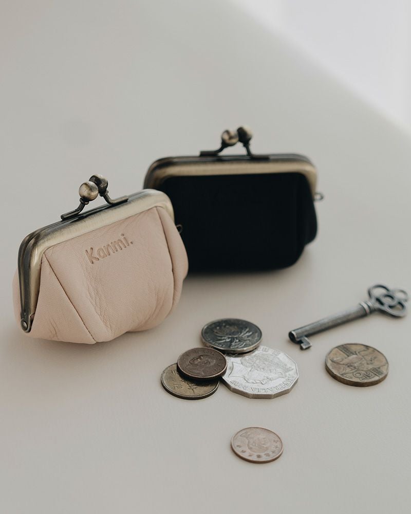 がま口の色：左から　ベビーピンク・ブラック