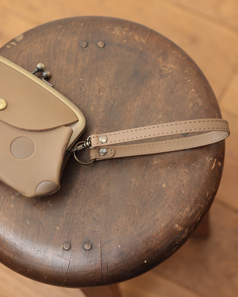 カラー：チャイ