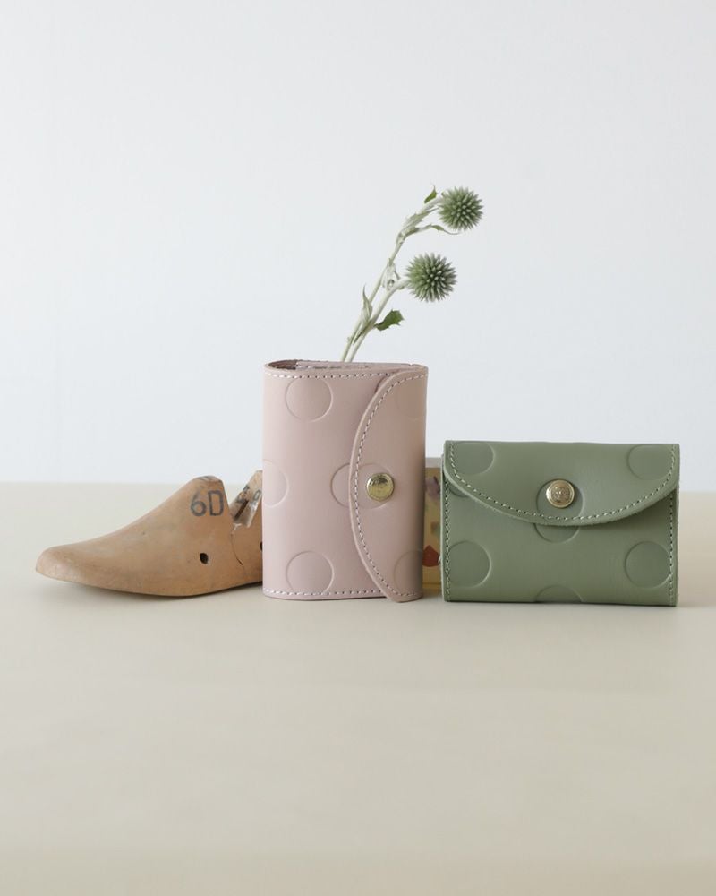 キーケースの色：左から　ベビーピンク・リーフグリーン