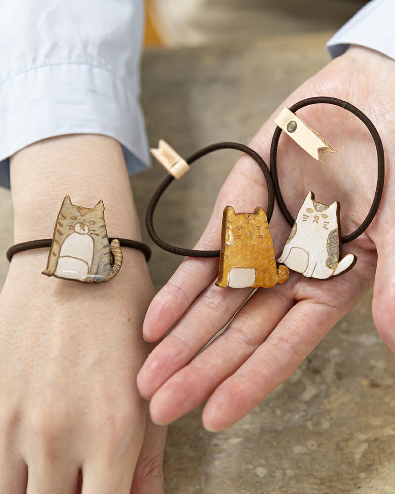 猫のかわいさそのまま「クリアウッド ねこno ヘアゴム」 | Kanmi
