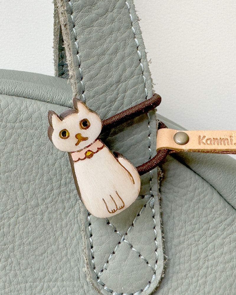 猫のかわいさそのまま「クリアウッド ねこno ヘアゴム」 | Kanmi