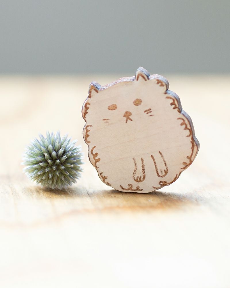 看板猫たちが勢ぞろい「クリアウッド ねこno ブローチ」 | Kanmi