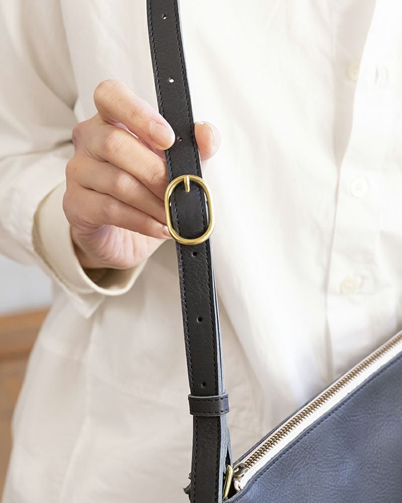 ショルダーバッグの色：セサミブラック