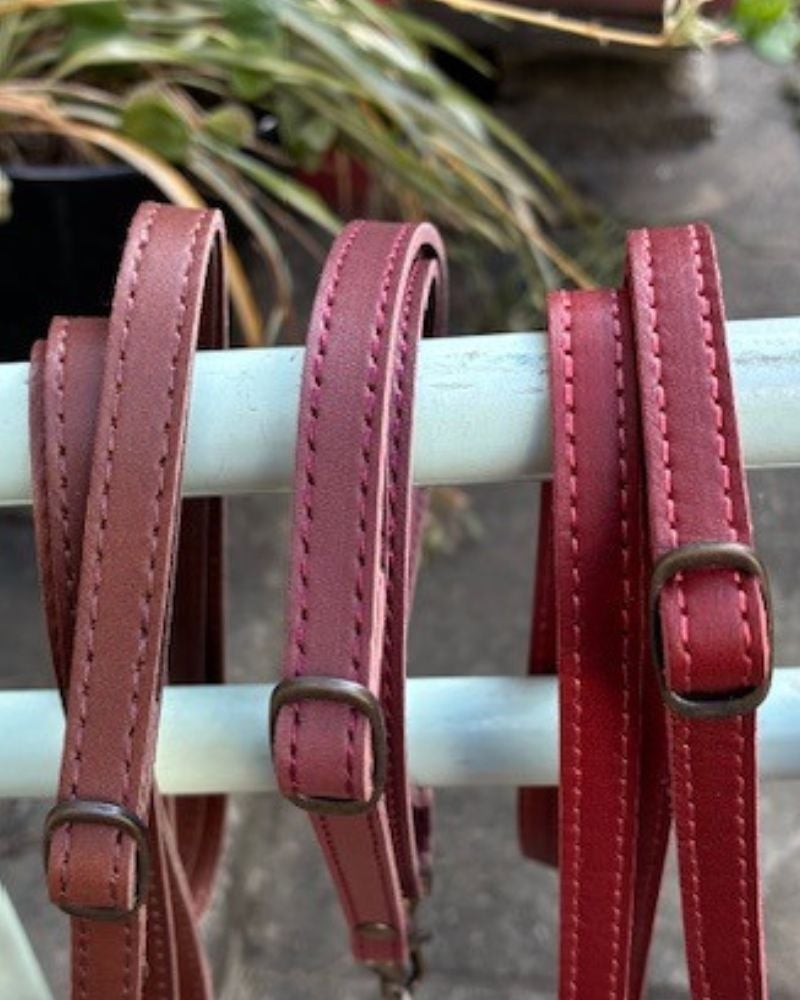 左：ダークブラウン／真ん中：スミレ／右：チェリーレッド