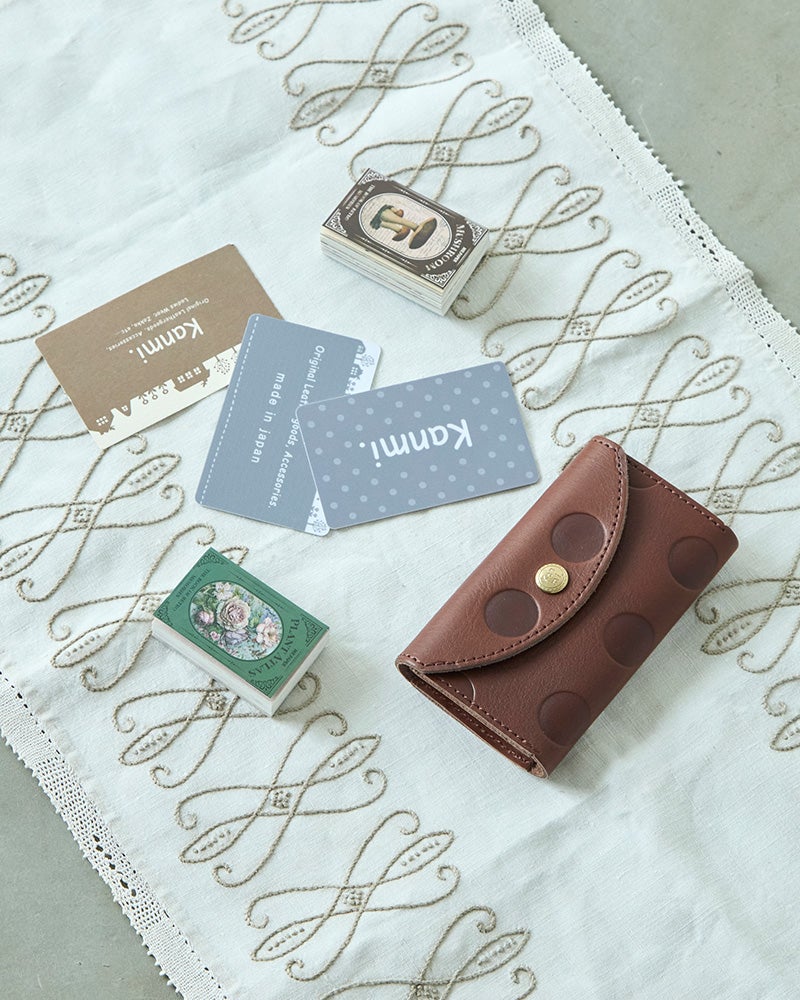 カードケースの色：ダークブラウン