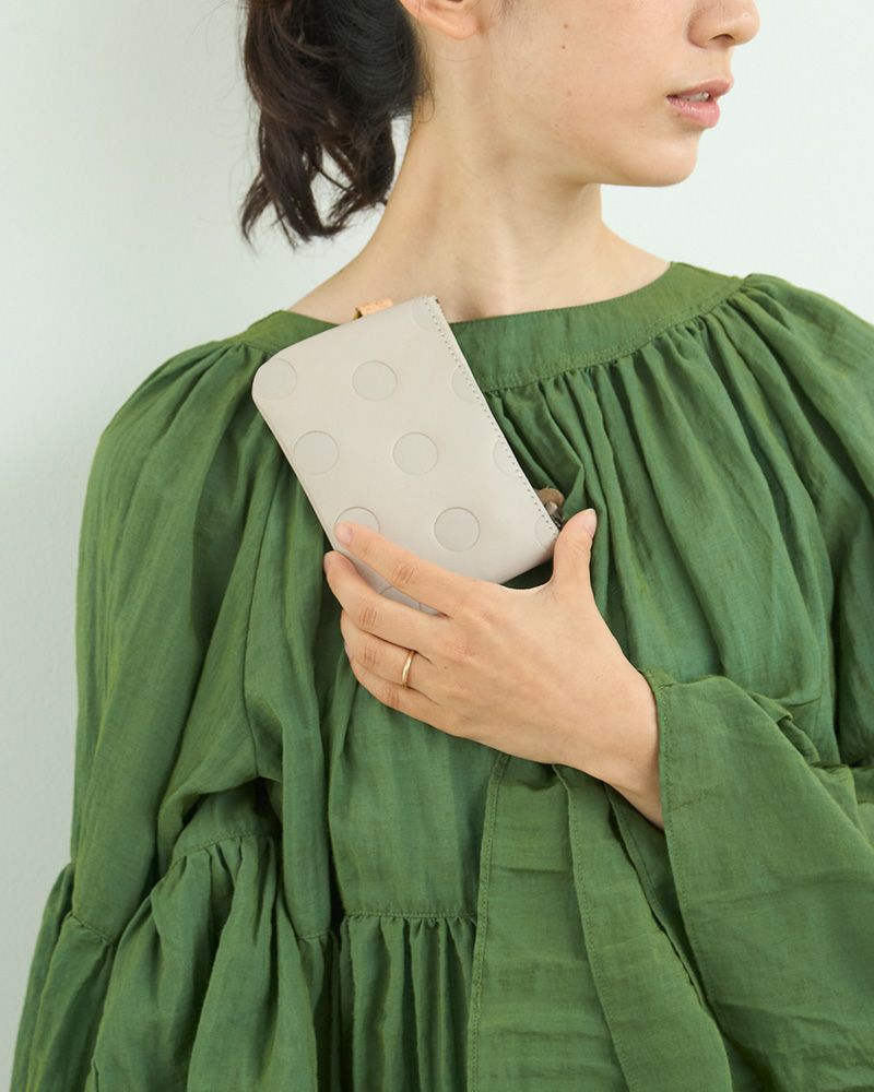 ポーチの色：クモリゾラ