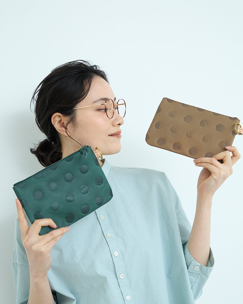 マスク、通帳、ハンドクリーム「キャンディ フラットポーチ（L