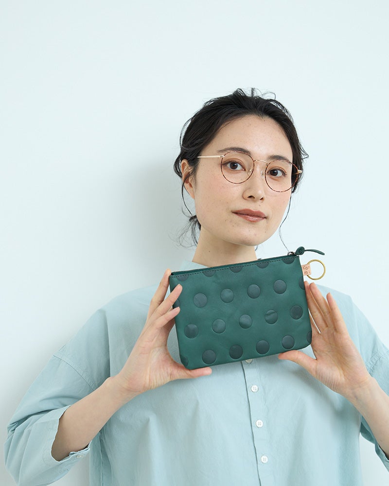 ポーチの色：フォレストグリーン