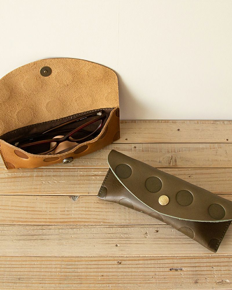 メガネケースの色：キャラメル・オリーブグリーン[終売]