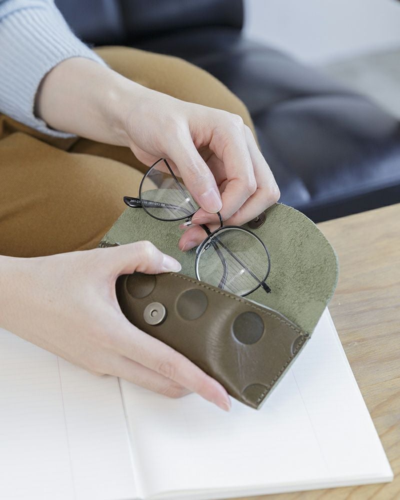 メガネケースの色：オリーブグリーン[終売]