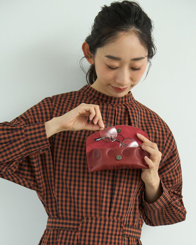 メガネケースの色：チェリーレッド