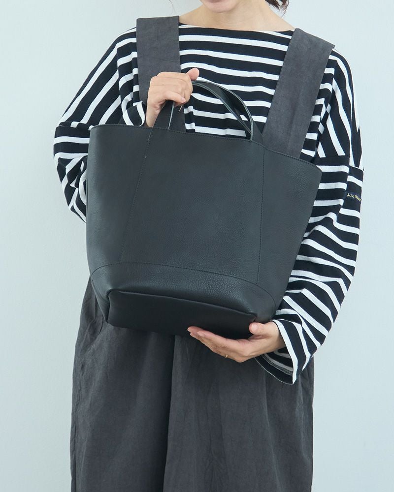 バッグの色：ブラック