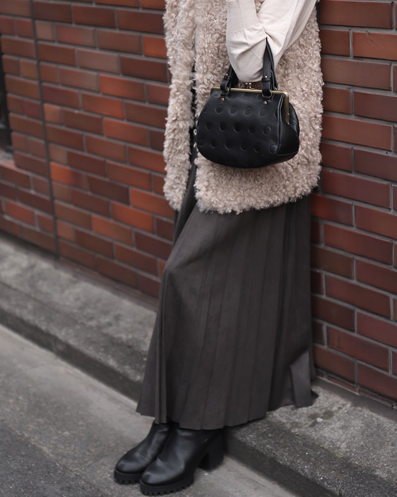 ボストンバッグの色：ブラック