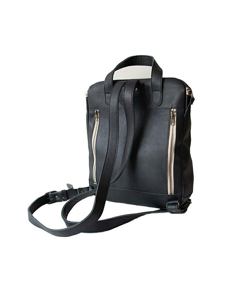 リュックの色：ブラック