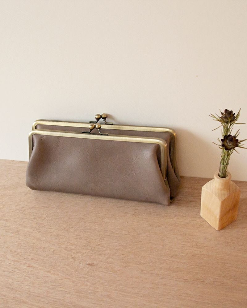 がま口の色：モカグレー