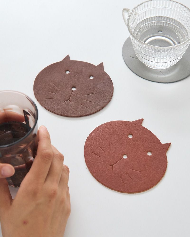 コースターの色：上から　グレー・ダークブラウン・レンガ