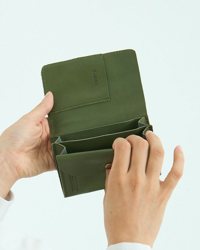 二つ折り財布の色：グリーン