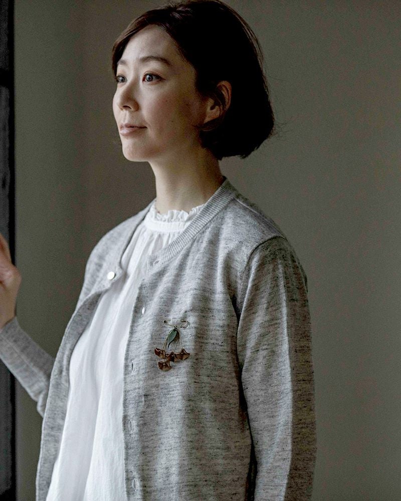 ブローチの色：スミレ