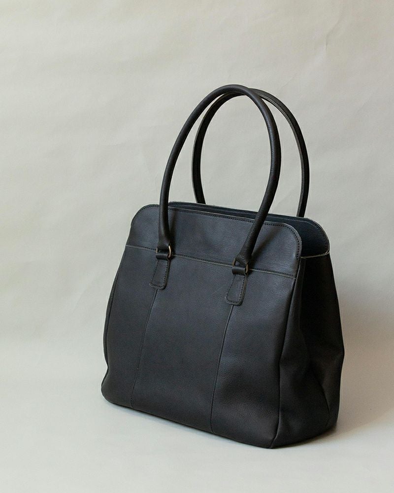 がま口トートの色：クロ