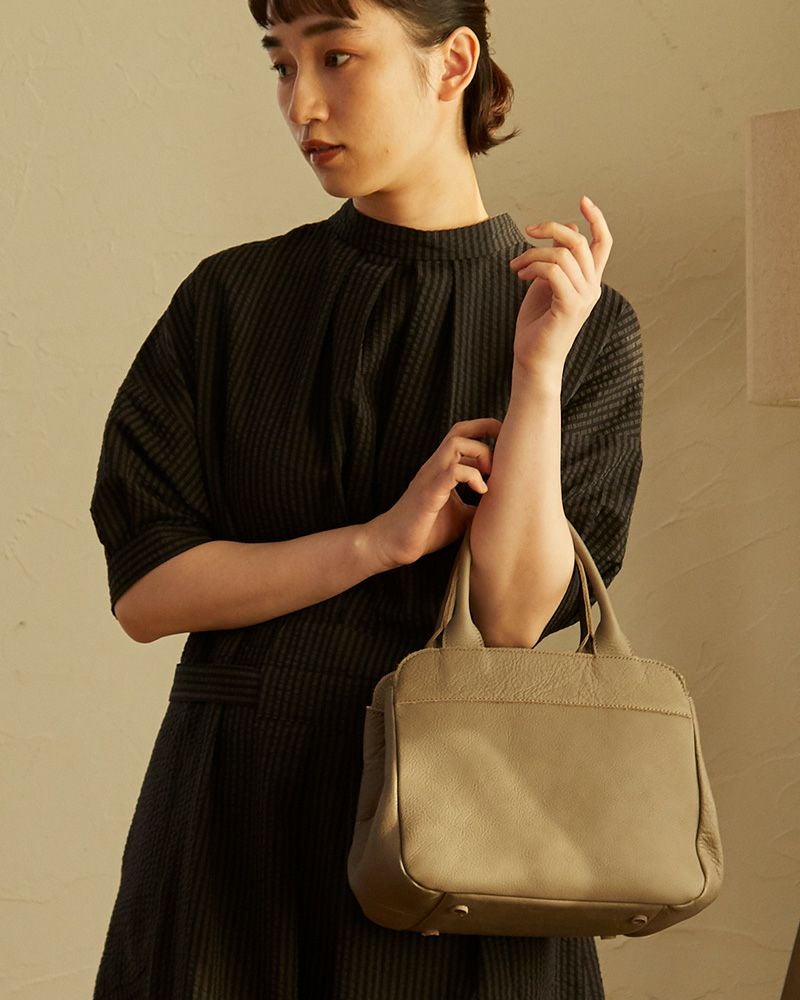 がま口ショルダーの色：ピュアグレー