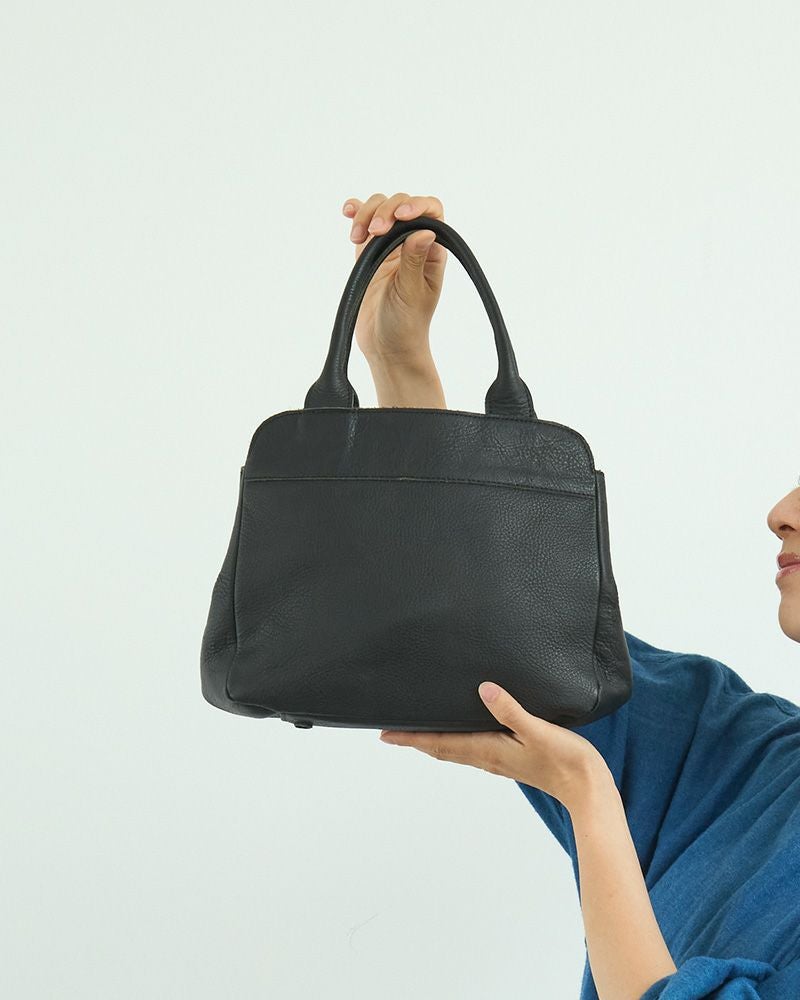 お値下げ　未使用　カンミ　ボーラー がま口 ショルダーバッグ　ブラック Kanmi｜一日一日を大事に思える「ボーラー がま口 ショルダーバッグ