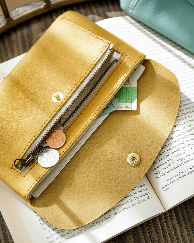 長財布の色：キャラメル