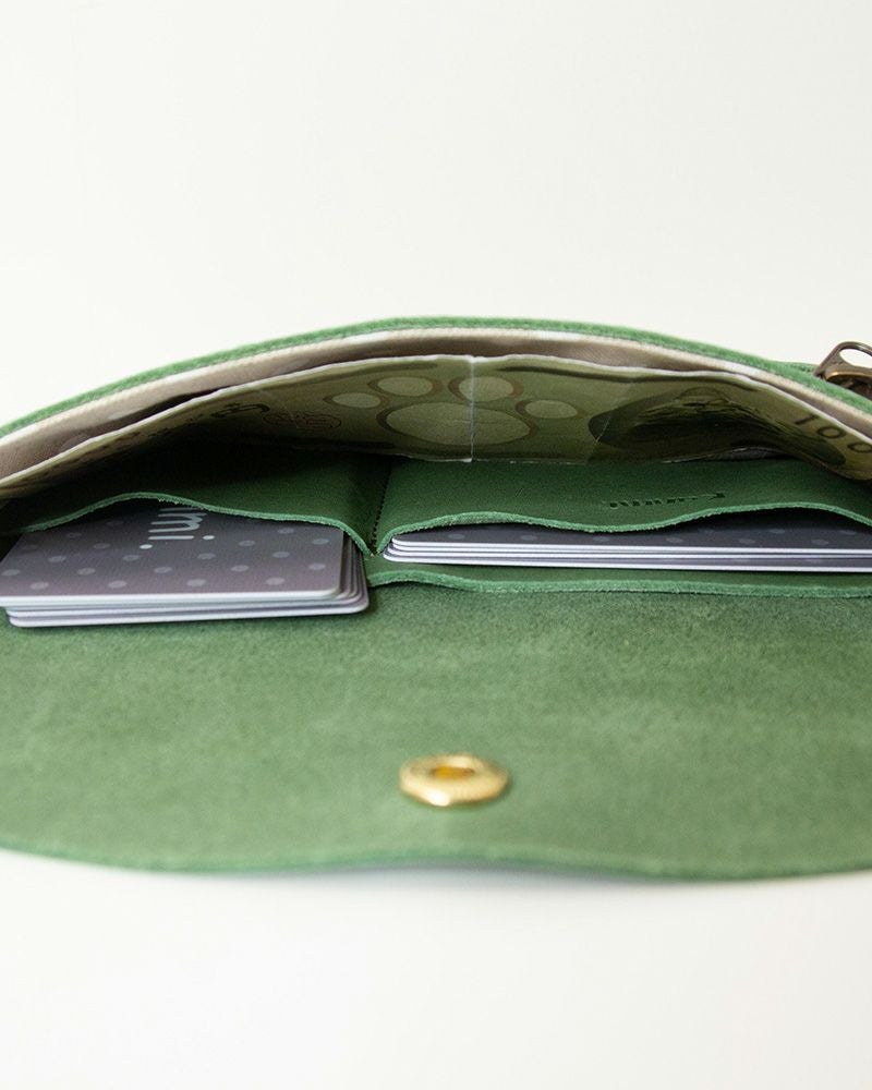 長財布の色：リーフグリーン