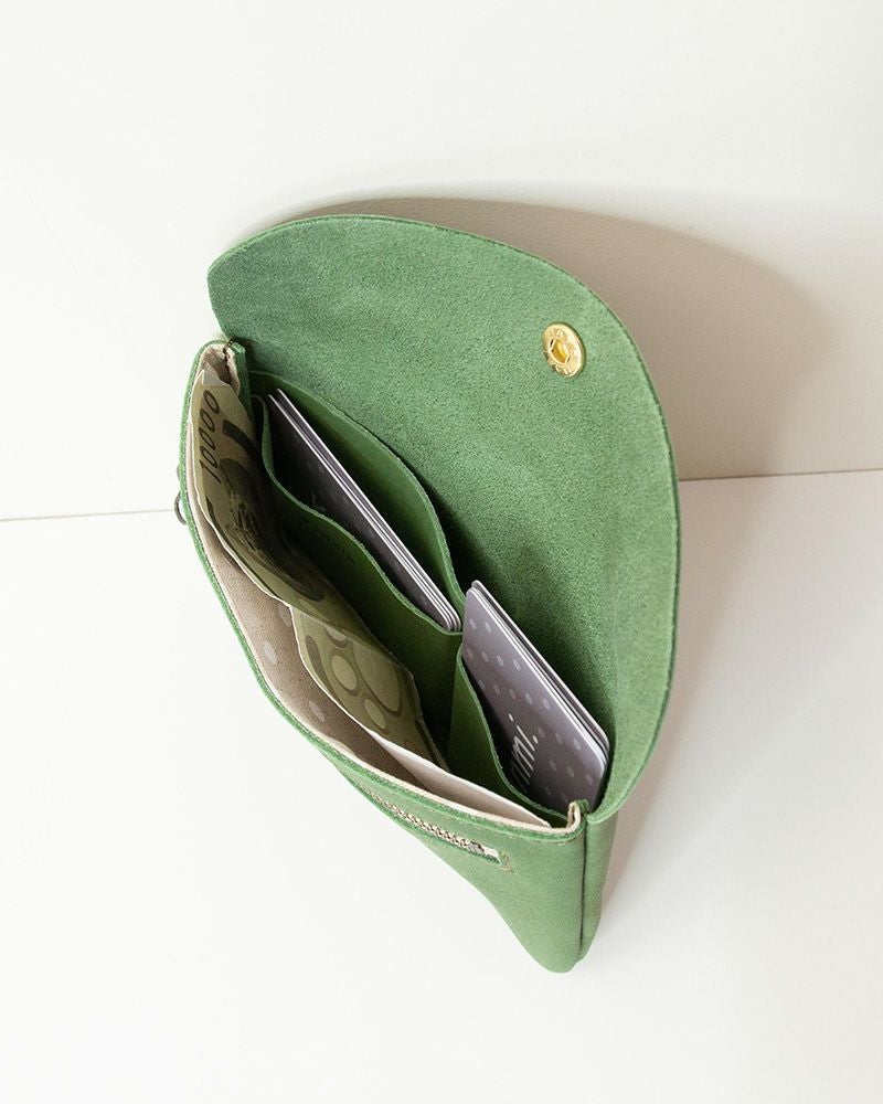 長財布の色：リーフグリーン