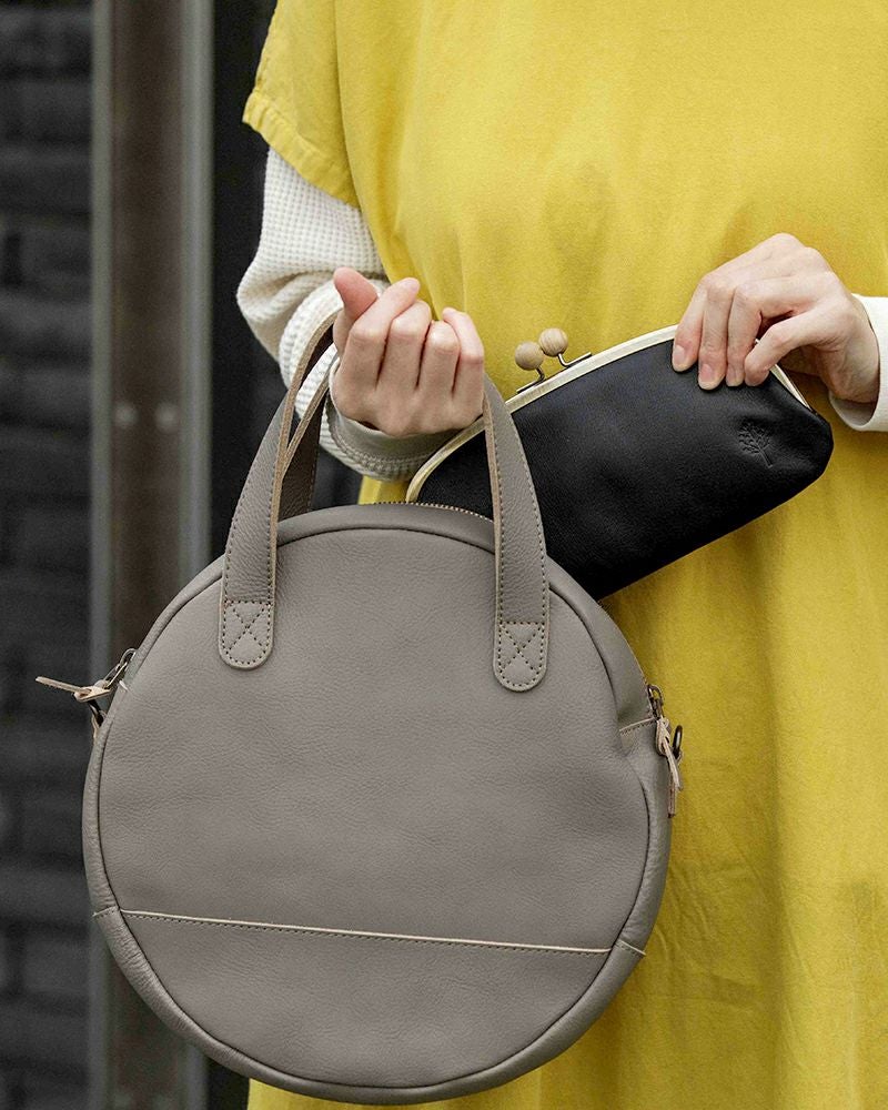 癒しのまんまるフォルム 「マカロン 2WAY バッグ (M)」 | Kanmi