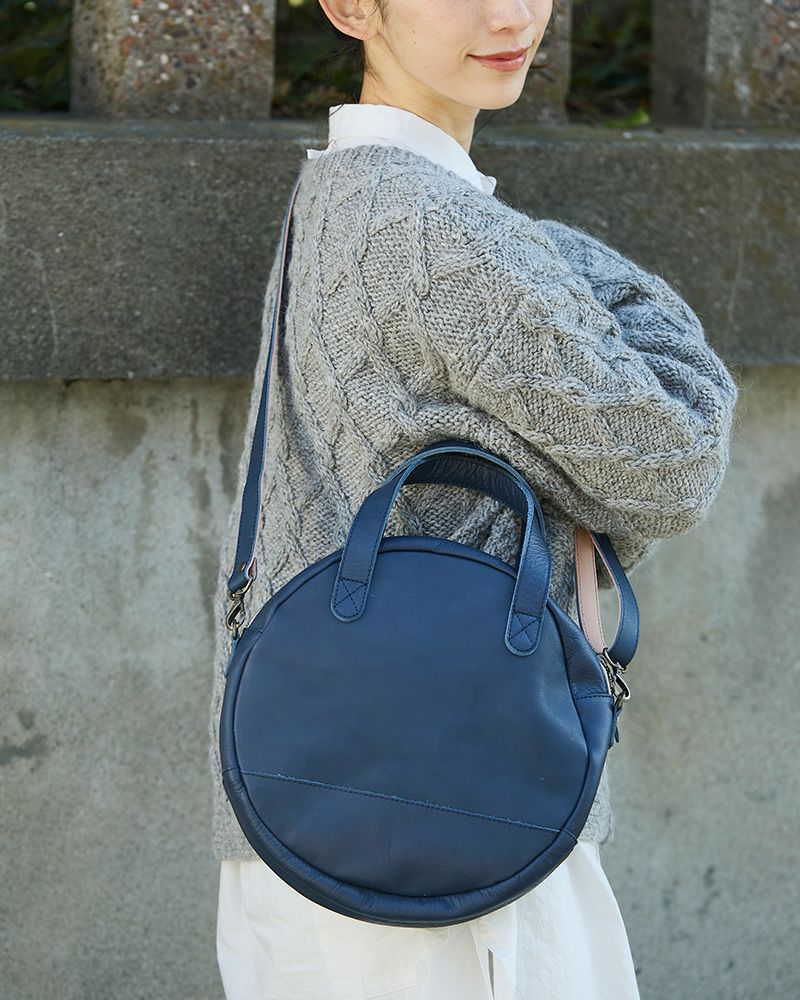 バッグの色：ネイビー