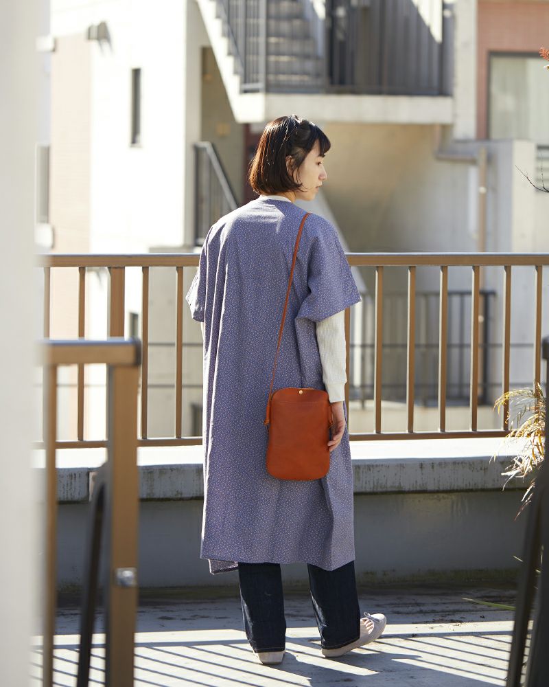 kanmi.牛革サコッシュ 荷物を少なく身軽に「ドロップツリー サコッシュ（M）」 | Kanmi
