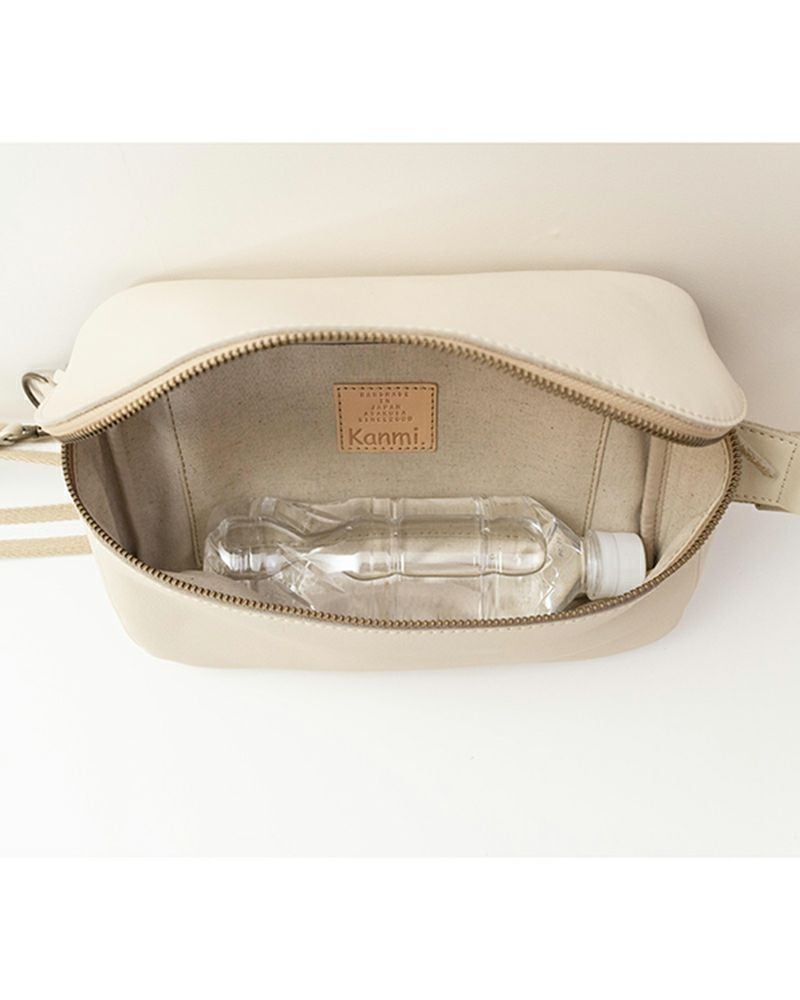 ごきげんな暮らしをくれる防水レザーバッグ「All story ボディバッグ