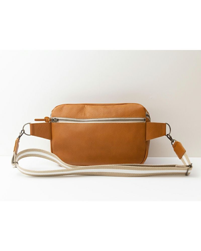 ごきげんな暮らしをくれる防水レザーバッグ「All story ボディバッグ