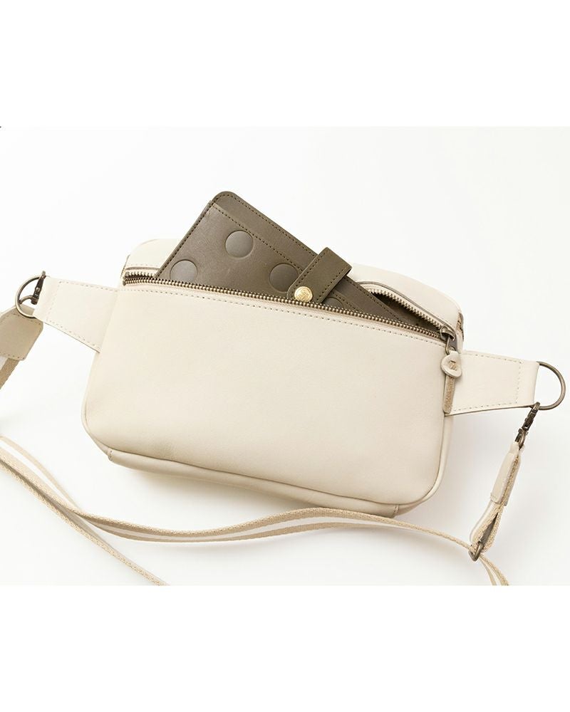 ごきげんな暮らしをくれる防水レザーバッグ「All story ボディバッグ