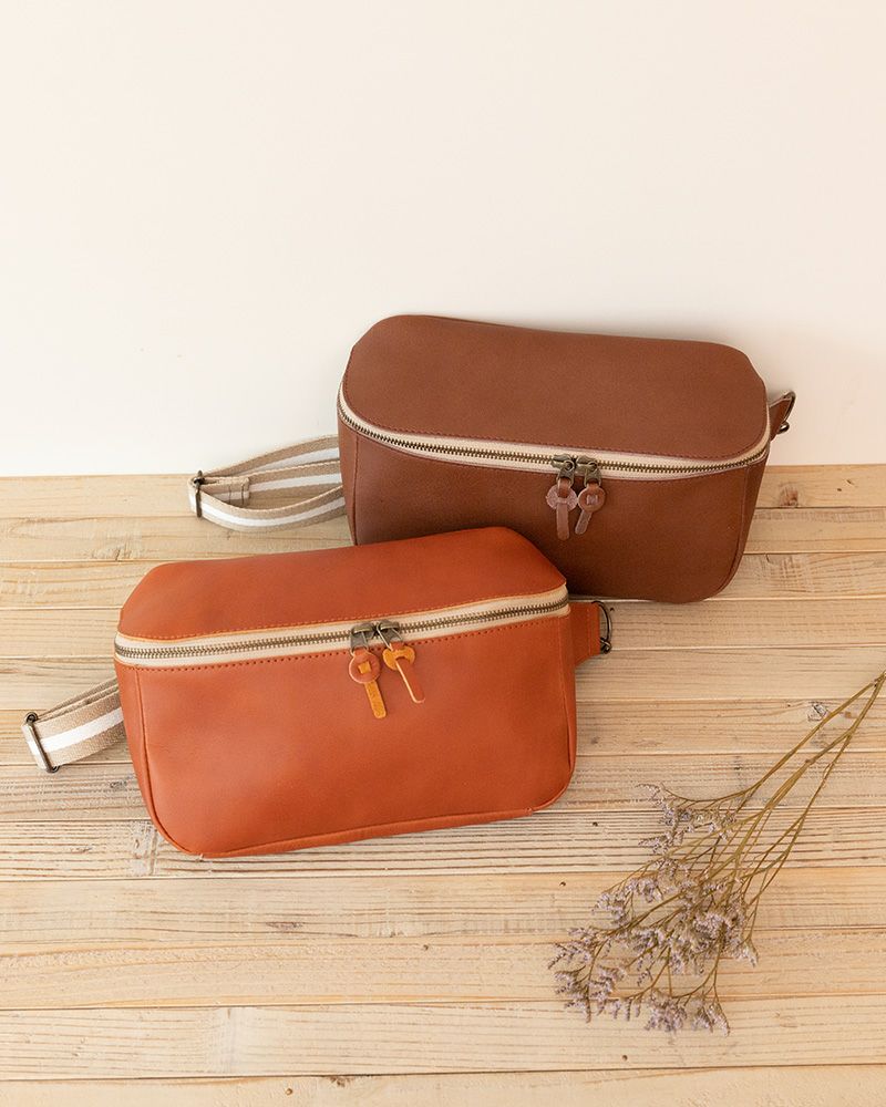 ごきげんな暮らしをくれる防水レザーバッグ「All story ボディバッグ