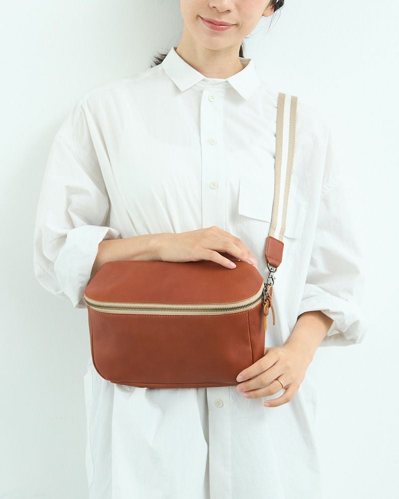 ごきげんな暮らしをくれる防水レザーバッグ「All story ボディバッグ