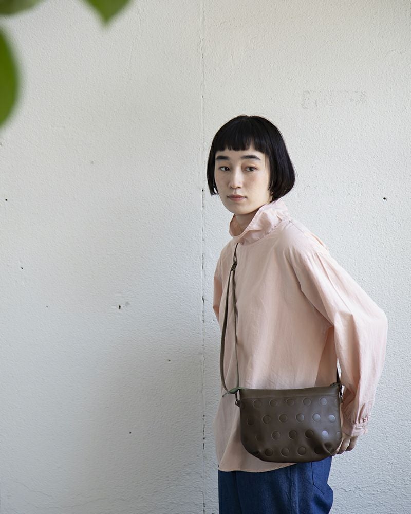 ポシェットの色：オリーブグリーン