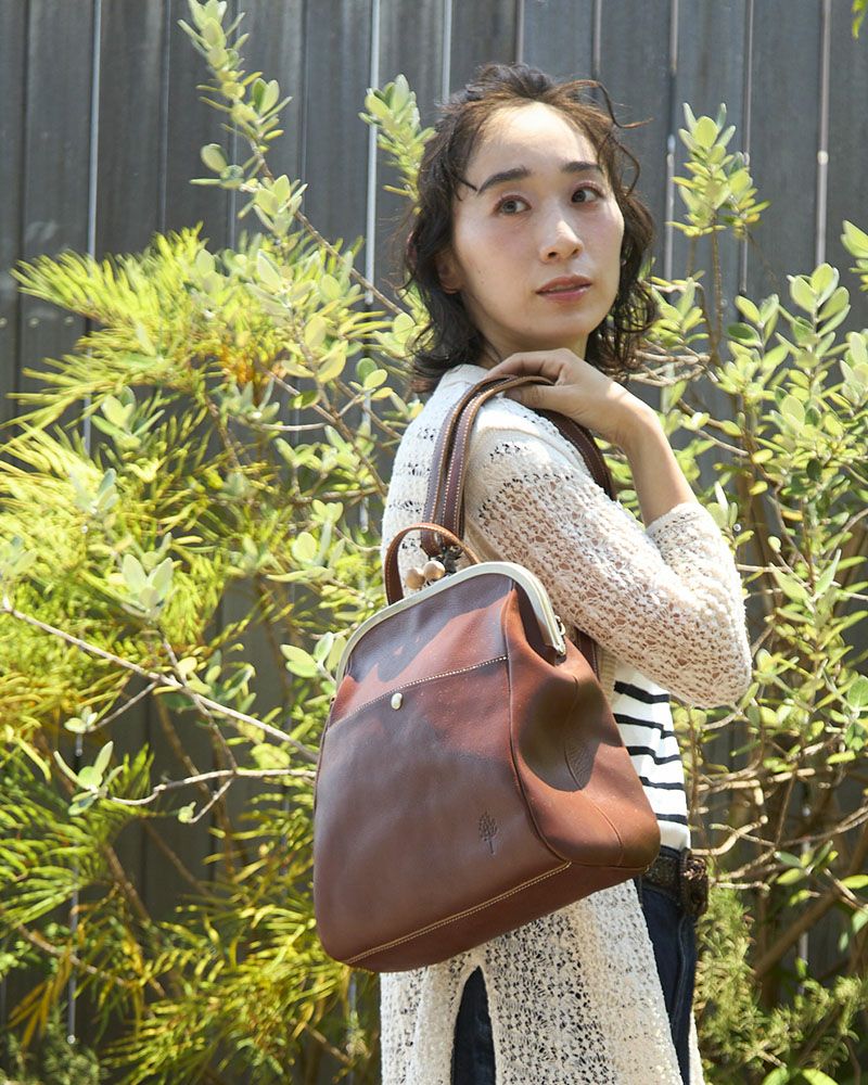 がま口バッグの色： ダークブラウン