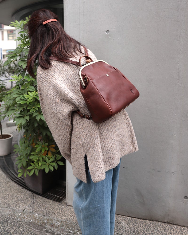 がま口バッグの色： ダークブラウン