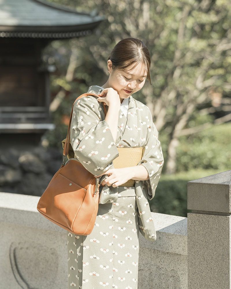 着物とがま口バッグでお出かけ／がま口バッグの色：キャメル